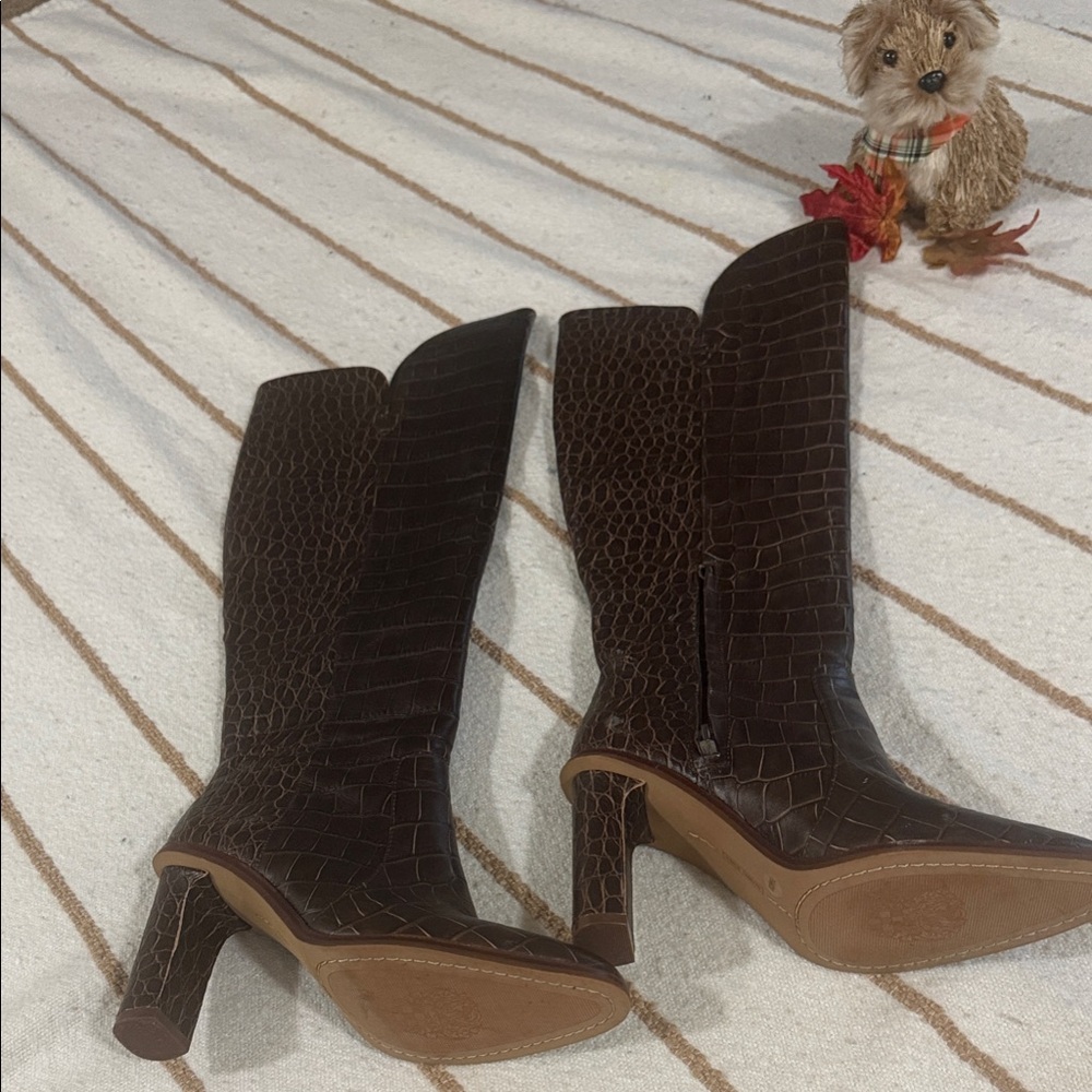 Elegant Brown Croc-Embossed Heeled Boots